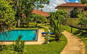 The Lagoon Villa Negombo